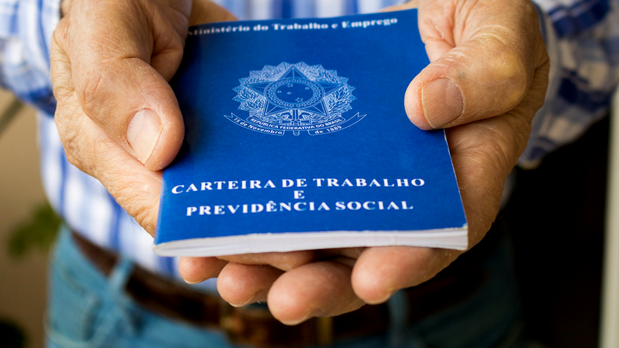 Trabalhador: entenda a compensação do seguro-desemprego e aposentadoria retroativa.