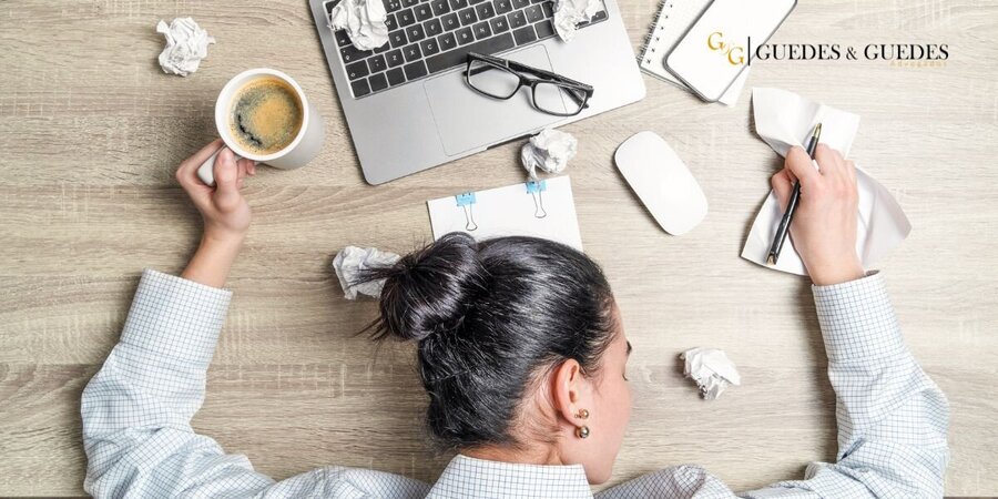 Sou obrigado(a) a fazer hora extra? Entenda seus direitos.