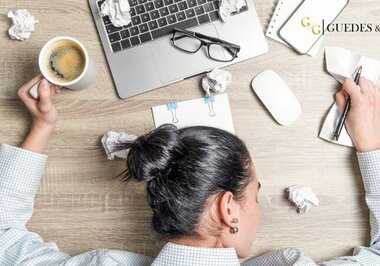 Sou obrigado(a) a fazer hora extra? Entenda seus direitos.